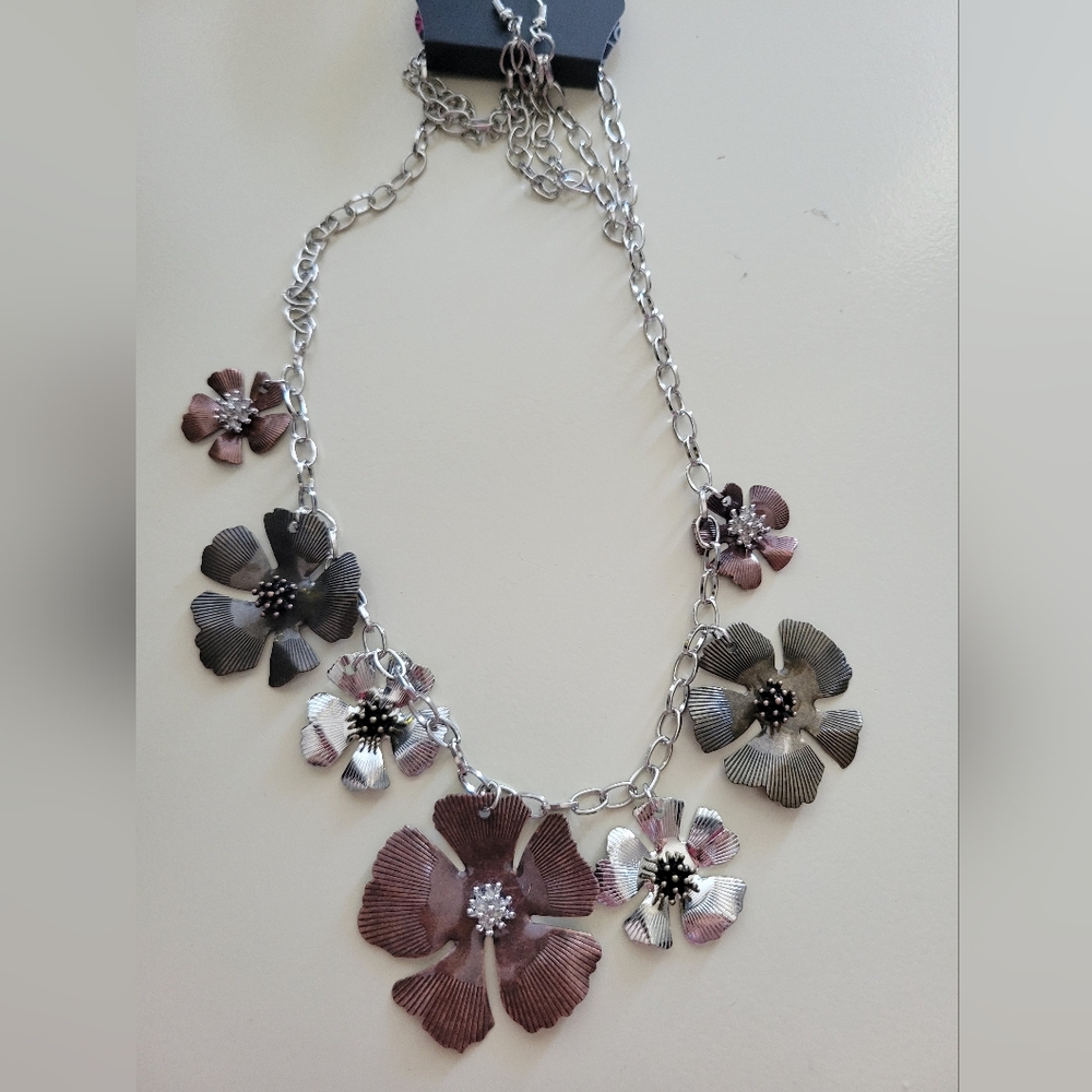 Paparazzi Metal Floral Necklace, Copper, Brass and Silver Flowers - Picture 2 of 2